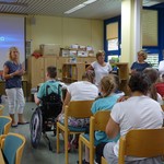 Frau Gauert hält eine Rede (vergrößerte Bildansicht wird geöffnet)