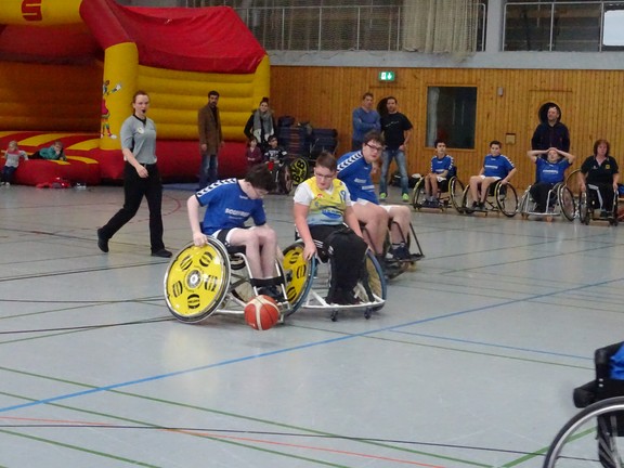 Spielszene Dominik und Jan Felix im Gegenstoss