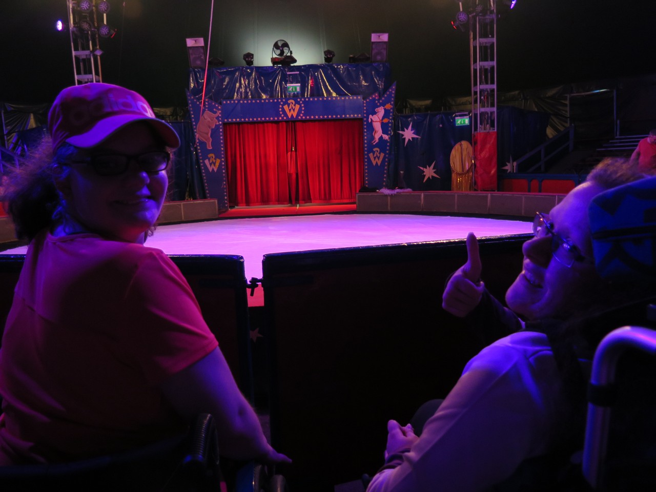 Danara und Dilara im Zirkus