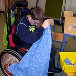 Benjamin sichtet das Material (vergrößerte Bildansicht wird geöffnet)