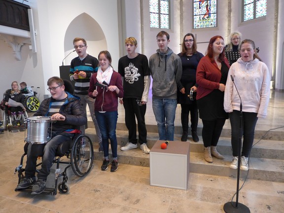 "Feliz Navidad" Chor der AST singt das bekannte Weihnachtslied