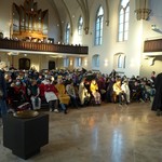 In der Kirche (vergrößerte Bildansicht wird geöffnet)