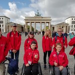 vorm Brandenburger Tor (vergrößerte Bildansicht wird geöffnet)