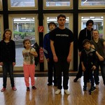 Schülerinnen und Schüler bei den Proben (vergrößerte Bildansicht wird geöffnet)