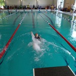 Robin R. beim Rckenschwimmen (vergrößerte Bildansicht wird geöffnet)