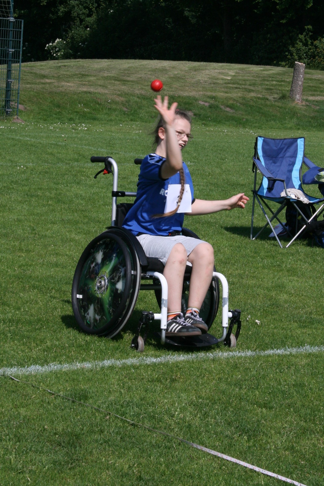 Jael beim Ballweitwurf