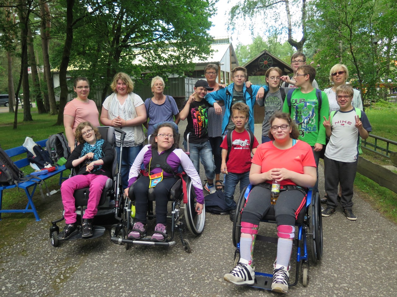 Schüler und Lehrer der Klasse OST-C