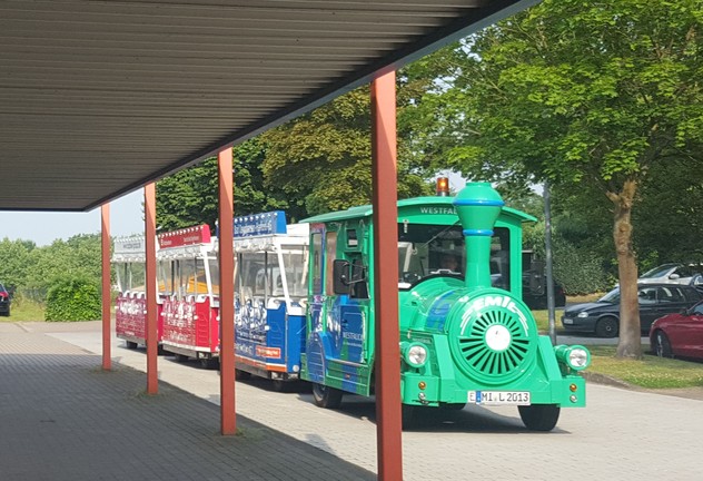Emil, die Touristenbahn kommt zu unserer Schule