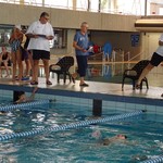 Im Ziel 25 m Rückenschwimmen (vergrößerte Bildansicht wird geöffnet)