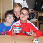 Schalen aus gefalteten Papierstreifen (vergrößerte Bildansicht wird geöffnet)