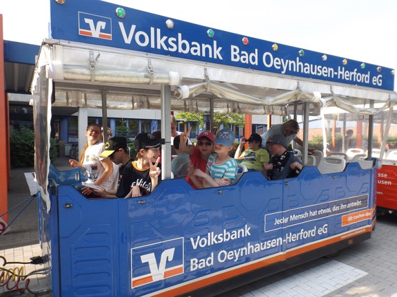 Alle Schüler sitzen im Zug