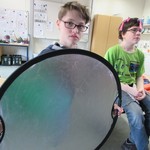Schüler und Lehrer drehen im,Fahrsatuhl (vergrößerte Bildansicht wird geöffnet)